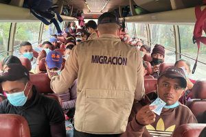 Guatemala detiene a más de 100 migrantes, en su mayoría venezolanos