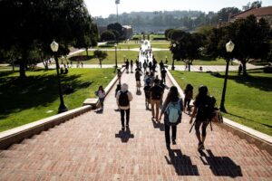80 % del alza en número de universitarios en EEUU se debe a inmigrantes, según estudio
