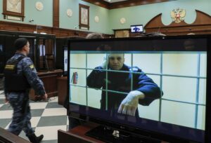 Navalni no cree que salga nunca de la cárcel tras recibir otra pena de 19 de años