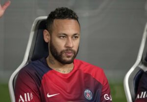 Neymar comunica al PSG su deseo de salir del club este verano, según L’Equipe