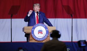 Trump pide que se limite la petición del Gobierno contra sus mensajes en redes sociales
