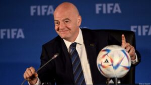 Infantino: «La violencia no tiene cabida en el fútbol, ni dentro ni fuera del campo»