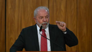 Lula regaña a militantes que abuchean a sus adversarios políticos y les exige respeto