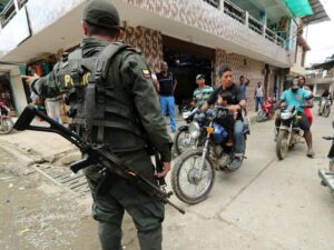 Un policía muere tras la detonación de un carro bomba en el suroeste de Colombia