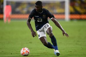 Chelsea hace oficial el fichaje del ecuatoriano Moisés Caicedo