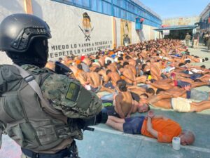 Presos protestan para pedir el retorno de líder criminal trasladado de cárcel en Ecuador