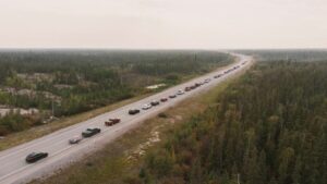 Incendios forestales obligan a evacuar a 20.000 personas en Canadá