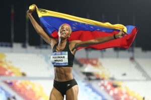 Yulimar Rojas cumple en el primer salto para acceder a la final