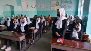 Talibanes retuvieron a 100 estudiantes afganas que se dirigían a los Emiratos Árabes Unidos
