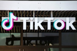 TikTok, X, Google o Facebook deben moderar sus contenidos desde mañana