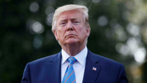 Trump sale en libertad bajo fianza de 200.000 dólares