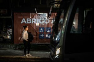 La iniciativa brasileña para que las mujeres ya no esperen solas el autobús por la noche