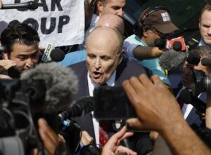 Exabogado de Trump deberá pagar a dos trabajadoras electorales de Georgia por difamación