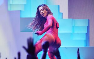 Anitta afirma que decidió hacer funk brasileño tras estar enferma durante meses