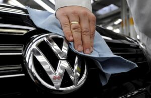Fábrica lusa de Volkswagen paraliza su producción dos meses y suspende empleos