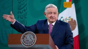 López Obrador anuncia reforma constitucional para elegir a los jueces por voto popular