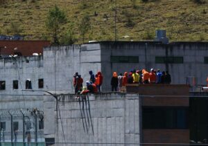 Liberados todos los rehenes de motines en seis cárceles de Ecuador