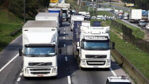 Al menos siete muertos tras accidente múltiple con decenas de tractocamiones en Brasil