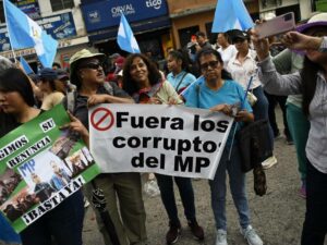 Guatemaltecos exigen renuncia de la Fiscal General por interferencia a elecciones