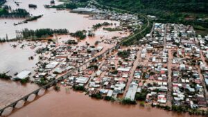 Aumentan a 37 las víctimas mortales de las inundaciones por un ciclón al sur de Brasil