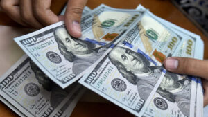 El Salvador debe pagar a la banca privada 1.500 millones de dólares de deuda a corto plazo