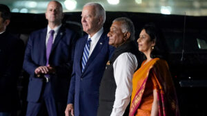 Biden llega a la India para participar en la cumbre del G20