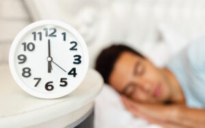 Llevar una vida saludable, lo que incluye dormir 8 horas, previene la depresión