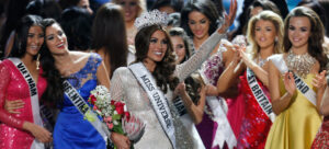 Misiones oficiales de Miss Universo llegan en octubre a El Salvador, según ministra