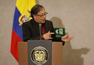 Petro dice que militares disfrazados de disidentes «no es un caso aislado»