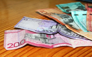 Dominicanos compran menos artículos con el salario actual