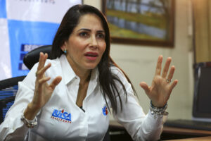 Candidata ecuatoriana presenta ante Fiscalía denuncia por presunto plan para atentar contra ella