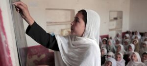 Dos años sin educación femenina, la pesadilla de una generación perdida en Afganistán