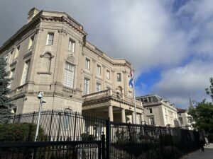 EE.UU. tacha de «inaceptable» el ataque a la embajada cubana en Washington