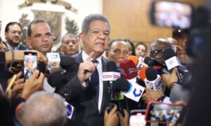 Leonel Fernández propone acudir a OEA para detener canal se construye en Haití