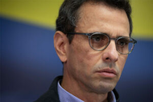 Capriles pide eliminar las  inhabilitaciones