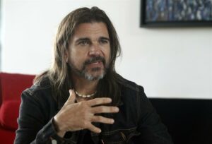 Juanes exalta a su percursionista Richard Bravo tras nominaciones al Latin Grammy