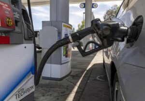 Colombianos opinan que la eliminación del subsidio a la gasolina afecta a quienes tienen vehículos