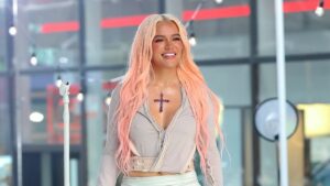 Karol G entregará becas a mujeres en alianza con la Universidad Eafit
