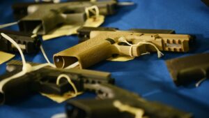 Supremo otorga a Biden el derecho a seguir regulando las armas «fantasmas» en EE.UU.