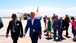 Delegación venezolana del Gobierno llega a Barbados para reiniciar negociaciones con la Plataforma Unitaria