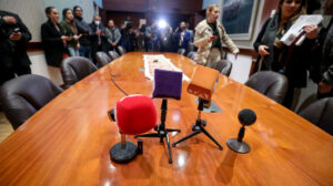 Sube a cinco el número de periodistas exiliados de Ecuador por amenazas