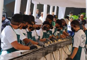 Venezuela busca un récord Guinness con el tequeño mas grande el mundo