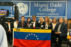 Oposición venezolana vota de forma nutrida en Miami por su candidato a las presidenciales