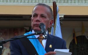 Manuel Rosales votó en las primarias