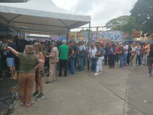 Comienzan a cerrar los puntos de votación para las primarias opositoras en Venezuela