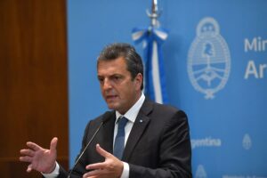 Massa: «Voy a poner todo lo que esté a mi alcance para que el papa venga en 2024»