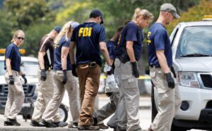 Unos 80 agentes del FBI buscan al principal sospechoso de los tiroteos de Maine (EE.UU.)