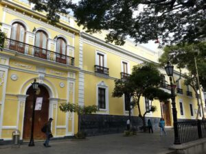 Venezuela pide a petroleras extranjeras evitar incursiones en el mar disputado con Guyana