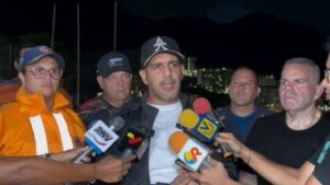 Cierran playas y prohíben los zarpes en La Guaira por mar de fondo