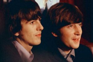 John Lennon y George Harrison recobran vida en la última canción de los Beatles